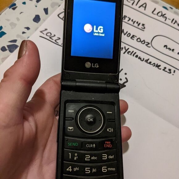 LG Verizon flip phone, excellent condition, works great - Picture 12 of 12